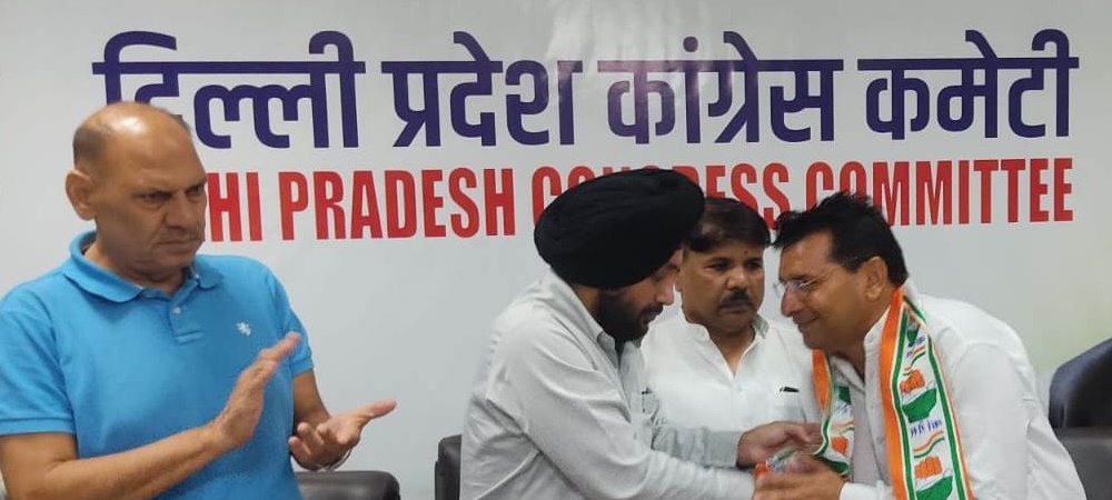 Jolt for AAP in Delhi, 20 leaders join Congress