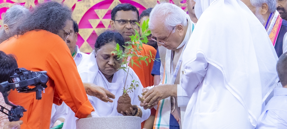 Mata Amritanandamayi’s 70th birthday celebrated at Amritapuri