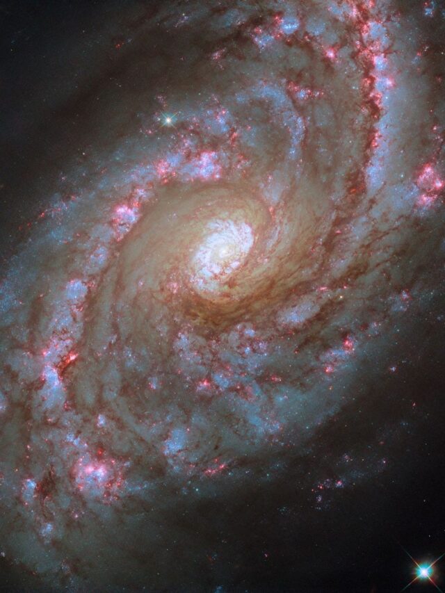 10 Amazing Pictures Captured By Nasa Hubble In October