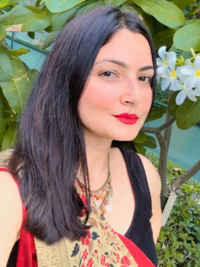 Some cool moments of Chitra Tripathi when she is not in newsroom